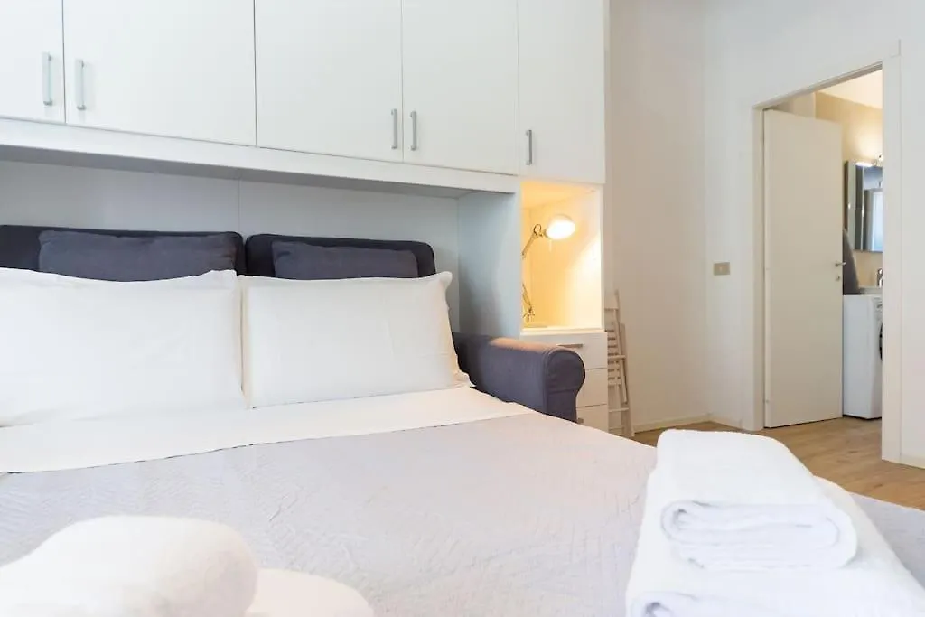 Istria-Niguarda Suite Moderna Milan 0*,  Italy